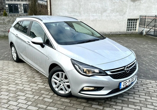 Opel Astra cena 37900 przebieg: 168000, rok produkcji 2017 z Wąbrzeźno małe 121